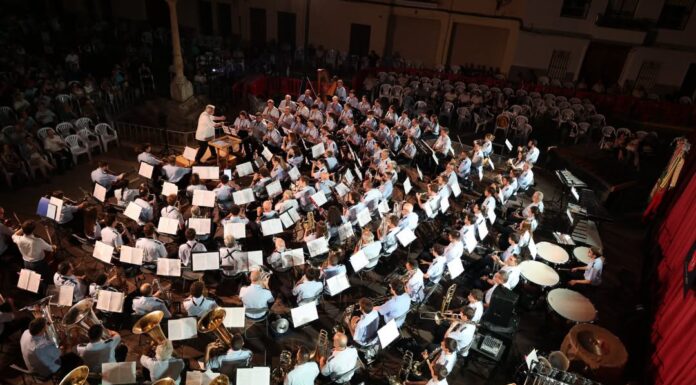 Torrent fa sonar l’ànima de la ciutat amb una nova edició del concert «Torrent a Dos Bandes» "Torrent a dos bandes"