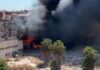 Virulento incendio en unos bajos okupados de València obliga a desalojar varias viviendas Aparatoso incendio en Benicalap