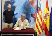 Mislata acull la presentació del projecte del futur accés nord de la ciutat Signatura del projecte de Mislata entre Martínez Mus i Carlos F. Bielsa