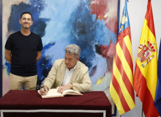 Mislata acull la presentació del projecte del futur accés nord de la ciutat Signatura del projecte de Mislata entre Martínez Mus i Carlos F. Bielsa