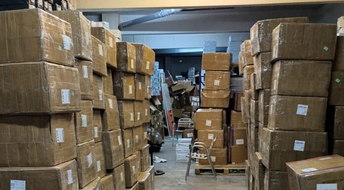 La Policia Local de Paterna desmantella un magatzem amb milers de productes presumptament falsificats Almacén ilegal en Paterna