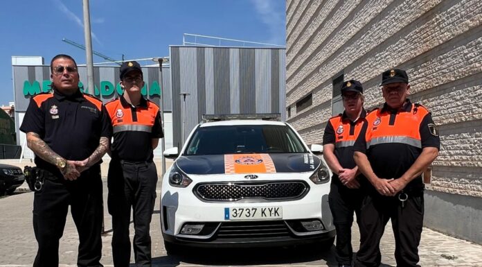 Voluntaris a peu de carrer contra l’onada de calor a la Pobla de Farnals Voluntaris de Protecció Civil de La Pobla de Farnals