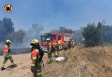 Trabajan más de 400 efectivos terrestres y 25 medios aéreos para combatir el incendio de La Vall d’Uixó
