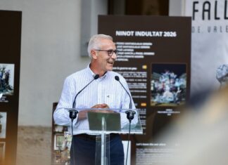Santiago Bballester durante la entrega de ninots 2026 / JCD - Armando Romero