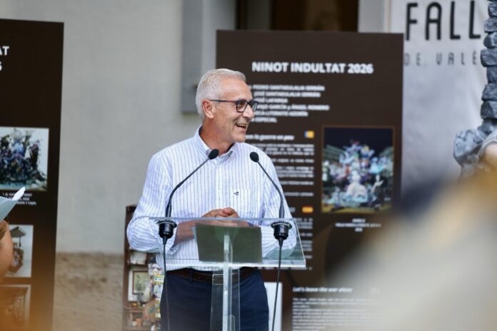 Santiago Bballester durante la entrega de ninots 2026 / JCD - Armando Romero
