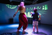 La exposición más divertida del verano llega a València: el Museu de les Ciències estrena ‘¡Bailar! El arte de moverse’ Una de las instalaciones para bailar en parejas