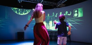 La exposición más divertida del verano llega a València: el Museu de les Ciències estrena ‘¡Bailar! El arte de moverse’ Una de las instalaciones para bailar en parejas