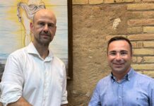 José Manuel Orduña toma el relevo de Carles Genís al frente de la Semana Santa Marinera de València con un proyecto de «continuidad sin conformismo» Orduña y Genís tras la elección