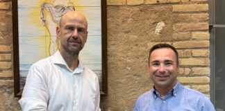 José Manuel Orduña toma el relevo de Carles Genís al frente de la Semana Santa Marinera de València con un proyecto de «continuidad sin conformismo» Orduña y Genís tras la elección