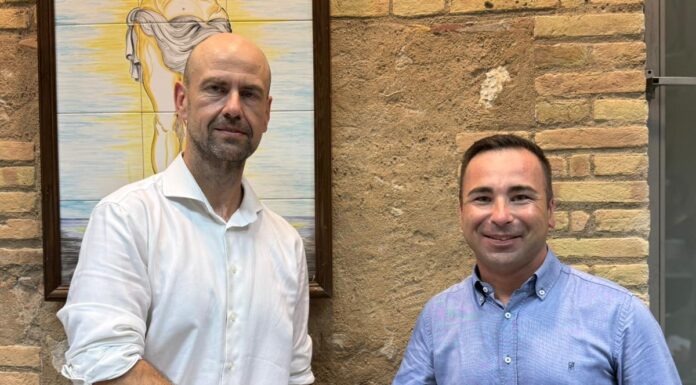 José Manuel Orduña toma el relevo de Carles Genís al frente de la Semana Santa Marinera de València con un proyecto de «continuidad sin conformismo» Orduña y Genís tras la elección