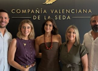 La influencer Marta Lozano junto con los responsales de las firmas / RRSS @marianindumentaria