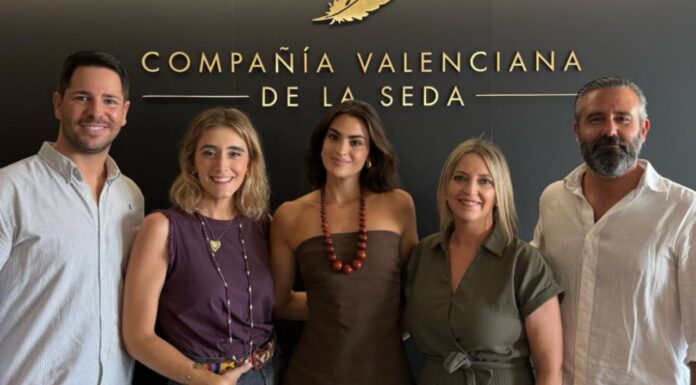 La influencer Marta Lozano junto con los responsales de las firmas / RRSS @marianindumentaria