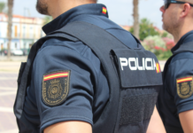 Intenta asfixiar a su expareja y la amenaza con un cuchillo tras quebrantar una orden de alejamiento Intenta asfixiar a su expareja y la amenaza con un arma en Torrent