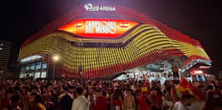 Valencia se vuelca con la Roja y celebra en la calle el segundo Mundial de España Valencia se vuelca con la Roja y celebra en la calle el segundo Mundial de España
