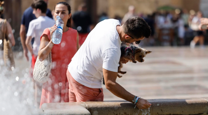 ¿Tengo que ir a trabajar si hay alerta roja por calor en Valencia? Esto dice el permiso climático