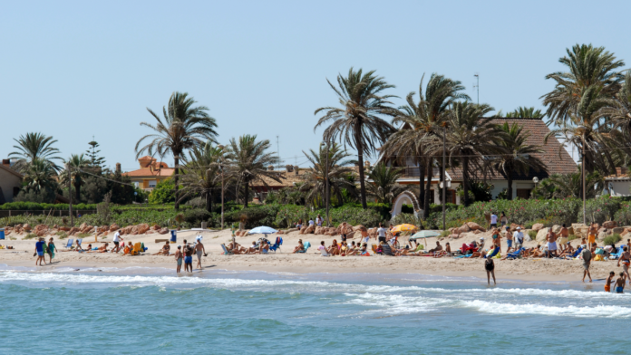 7televalencia-playa-puig Dos playas de El Puig cierran al baño por un vertido de aguas fecales