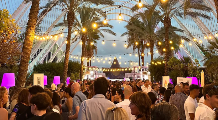 La gran fiesta del verano llega a Valencia con vinos y tapas por 15€ La gran fiesta del verano llega a Valencia con vinos y tapas por 15€