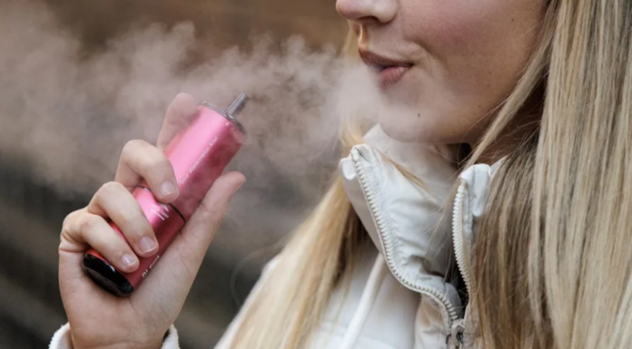 ¿Qué pasa si un menor vapea o fuma? Los padres pagarán una multa de hasta 600 euros ¿Qué pasa si un menor vapea o fuma? Los padres pagarán una multa de hasta 600 euros