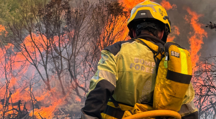 La ola de calor amenaza con complicar la extinción del incendio de Soneja