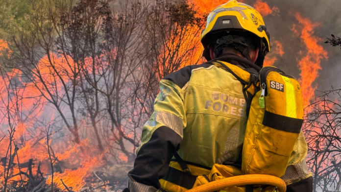 La ola de calor amenaza con complicar la extinción del incendio de Soneja