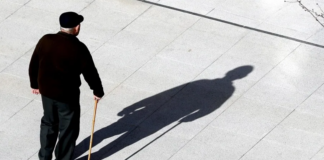 El verano agrava la soledad de los mayores: 130.000 valencianos pasarán las vacaciones solos El verano agrava la soledad de los mayores: 130.000 valencianos pasarán las vacaciones solos
