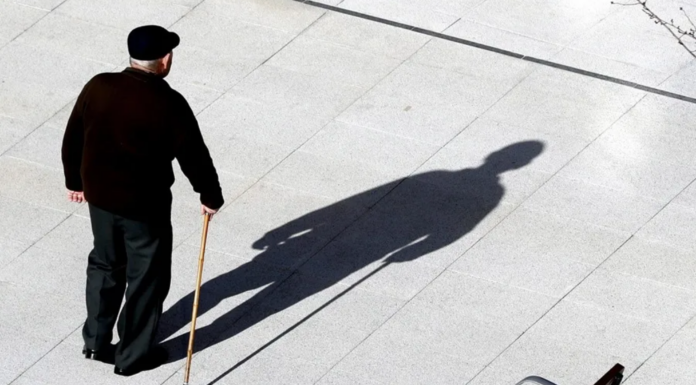 El verano agrava la soledad de los mayores: 130.000 valencianos pasarán las vacaciones solos El verano agrava la soledad de los mayores: 130.000 valencianos pasarán las vacaciones solos