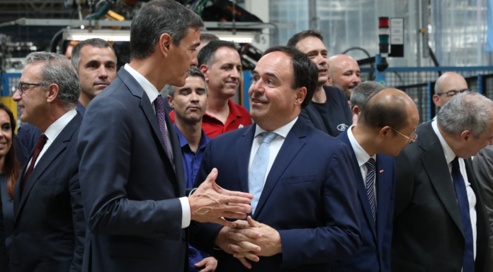 Ford y Geely sellan un acuerdo que asegura el futuro de Almussafes con la fabricación de cinco modelos Ford y Geely sellan un acuerdo que asegura el futuro de Almussafes con la fabricación de cinco modelos