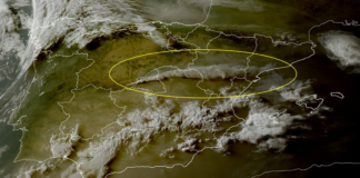 La inmensa columna de humo de los incendios de Madrid llega al Mediterráneo
