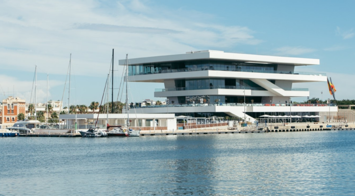 El Veles e Vents anuncia su transformación integral: así cambiará el icónico edificio de la Marina El Veles e Vents anuncia su transformación integral: así cambiará el icónico edificio de la Marina