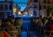 La plaça del Poble de Paterna s’ompli de música en directe els divendres de juliol Tribut a Hombres G en Paterna