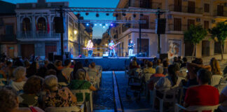 La plaça del Poble de Paterna s’ompli de música en directe els divendres de juliol Tribut a Hombres G en Paterna