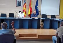 Tranquil·litat entre els propietaris de primera línia de platja després de la rectificació del deslinde de Costes a la Pobla de Farnals Reunió d'afectats a la Pobla de Farnals