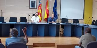 Reunió d'afectats a la Pobla de Farnals