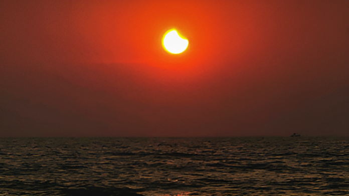 0810 Eclipsi a la mar