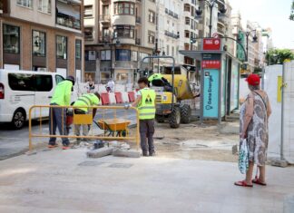 Las obras en la calle Colón llegan a la plaza de Els Pinazos