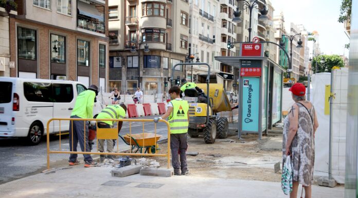 Las obras en la calle Colón llegan a la plaza de Els Pinazos