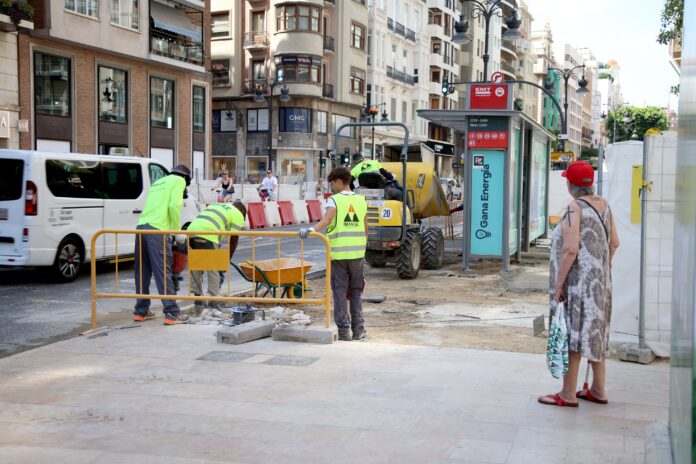 _0814 Alcalde en funciones Juan Giner visita obras calle Colón (22)