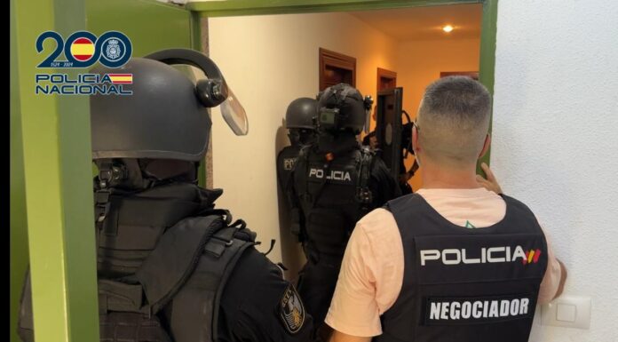 Un hombre se atrinchera 6 horas con su madre en su casa del marítimo