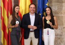 Marina Cortelles y Lucía Muñoz reciben un homenaje por el Campeonato del Mundo de Gimnasia Rítmica