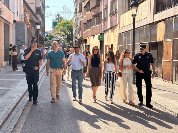 BAJAVisita-a-la-calle-Mayor-tras-la-Junta-Local-de-Seguridad-para-la-Cordà-de-Paterna