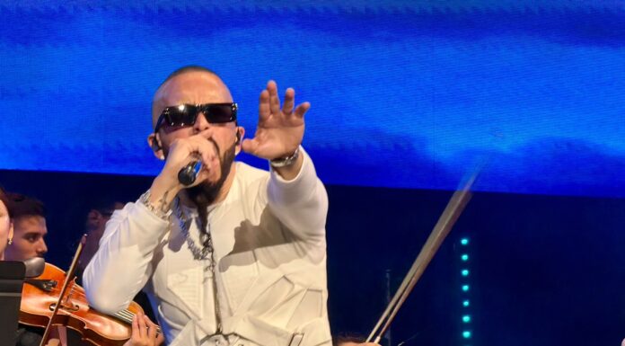 Yandel transforma el Roig Arena en una gran celebración sinfónica del reguetón