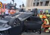 Brutal accidente en Burjassot con un coche volcado con una persona atrapada dentro