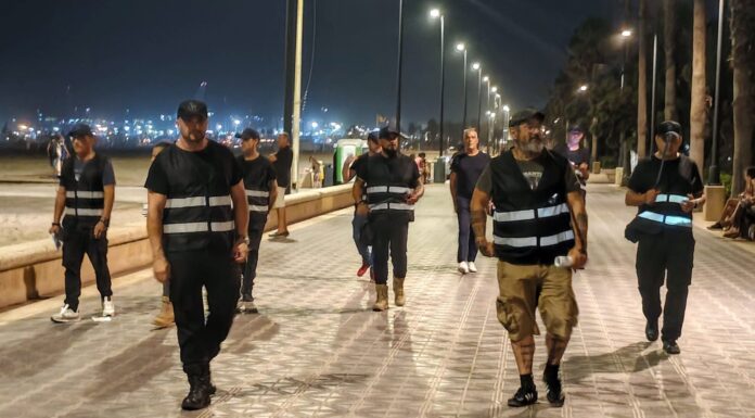 Polémica patrulla en la playa de la Malvarrosa para controlar a jóvenes de origen magrebí