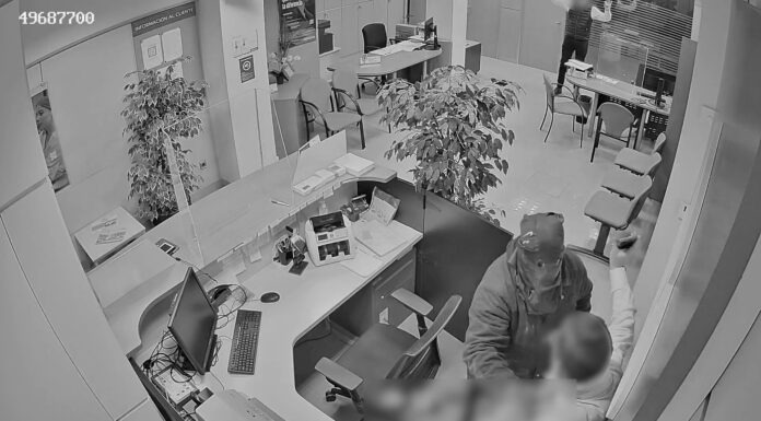 Detenidos tras hacer dos butrones en bancos de Montserrat y Benetusser