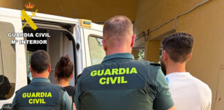 Dos detenidos por un robo con violencia en Oliva