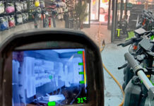 El fuego arrasa una tienda de patinetes en Valencia tras la explosión de una batería