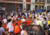 La Tomatina infantil llena de rojo las calles de Buñol días antes del día grande