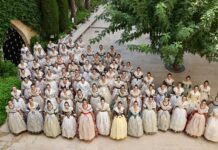 Comienzan las pruebas para las 146 candidatas a Falleras Mayores de València Imagen del grupo de candidata en el museo de la Seda / JCF - fotofilmax