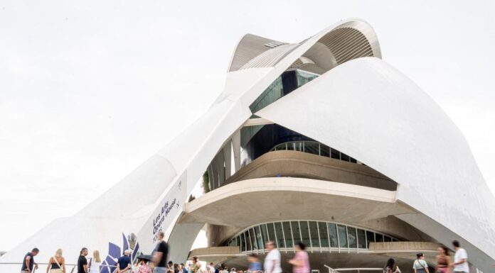 ¿Cuándo visitar gratis las terrazas y salas del Palau de Les Arts?