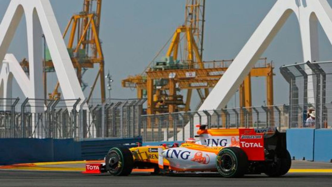 Entrenamientos libres en el GP de Fórmula 1 de Valencia en 2009. (EFE/Jan Woitas)